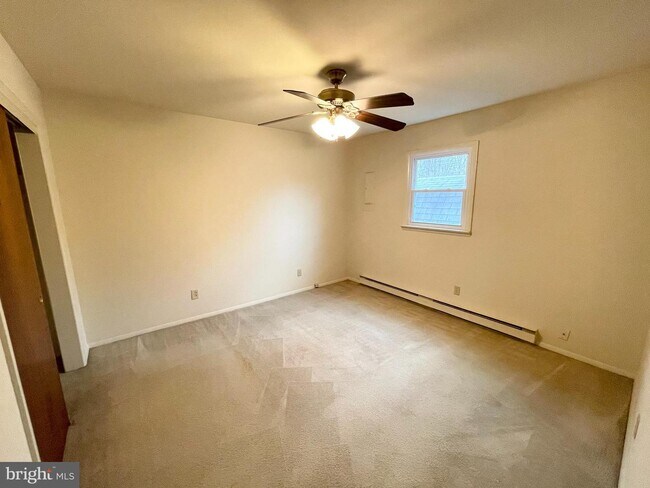Foto del edificio - 10704 Rollingwood Dr