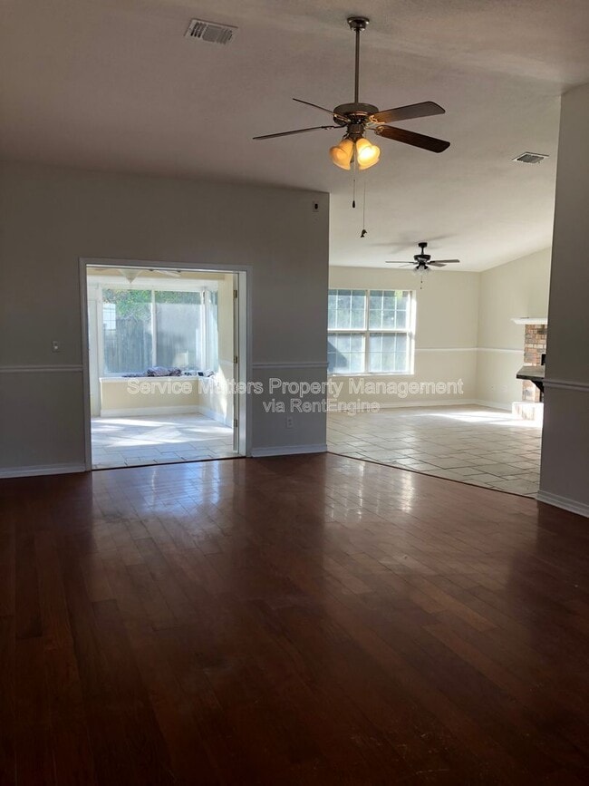 Foto del edificio - 4421 Amberwood Cir