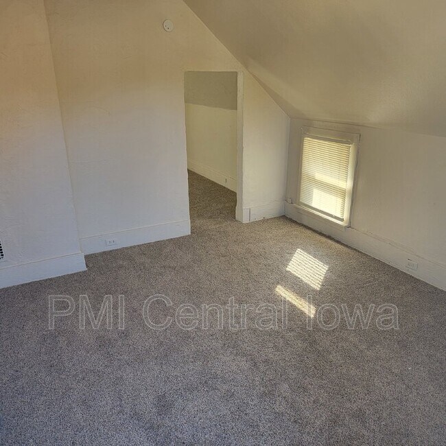 Foto del edificio - 2220 E Walnut St