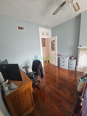 Building Photo - Amazing 2- bedroom 3rd floor apartment in the Southside must see!