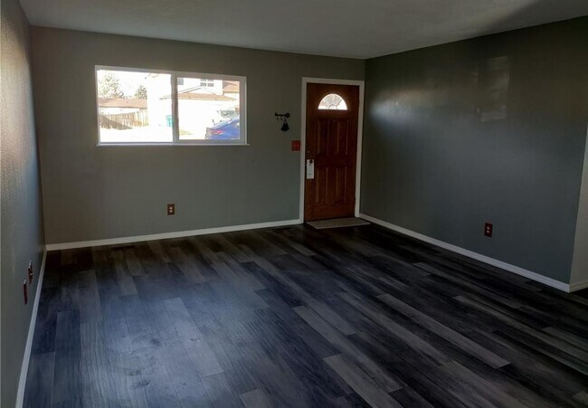 Building Photo - Updated 3-Bed, 1-Bath Rancher – Near Peter...