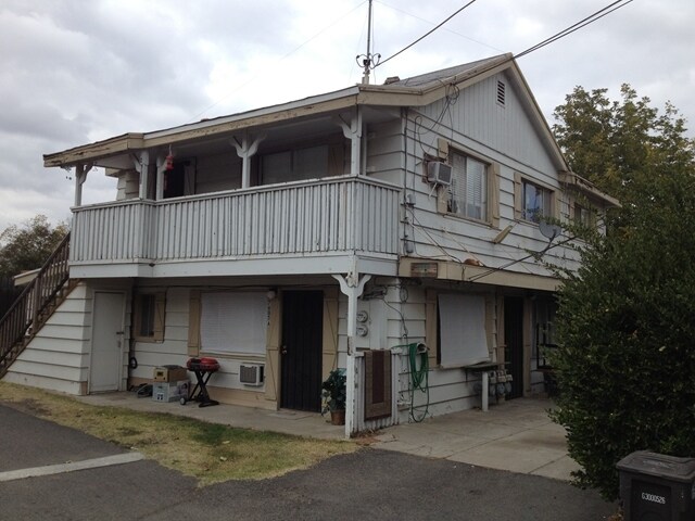 Building Photo - 7601-7611 Twin Oaks Ave