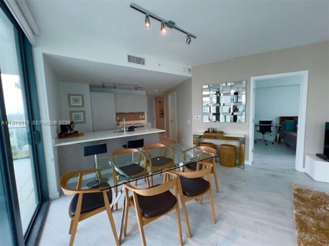 Foto del edificio - 501 NE 31st St