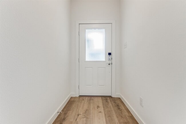 Building Photo - 4908 Pebblewood Dr
