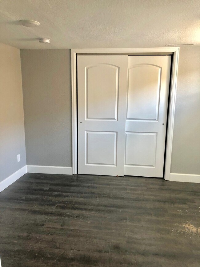 Building Photo - Renovated Basement Apartment