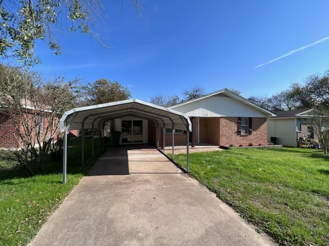 Front of home - 828 Horseshoe Dr