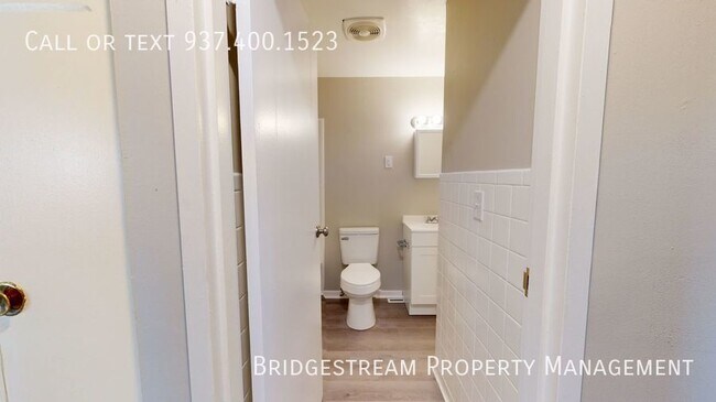 Building Photo - Updated 3 bedroom, 2 full bath ranch home ...