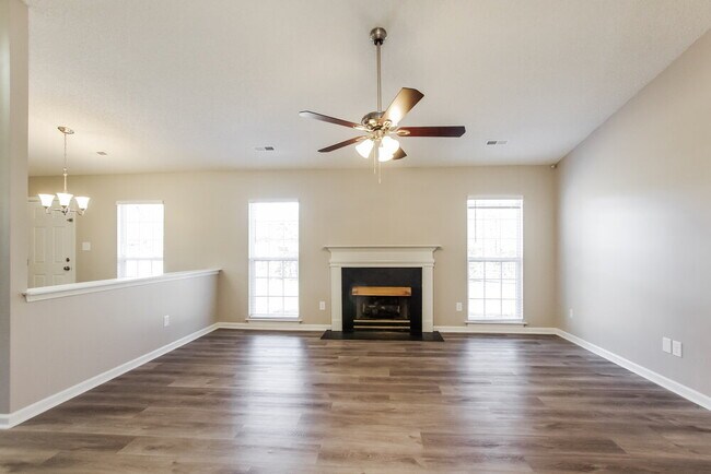 Building Photo - 3900 Golden Rod Ct