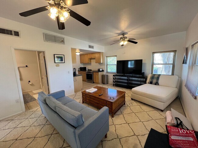 Foto del edificio - 934 N Campbell Ave
