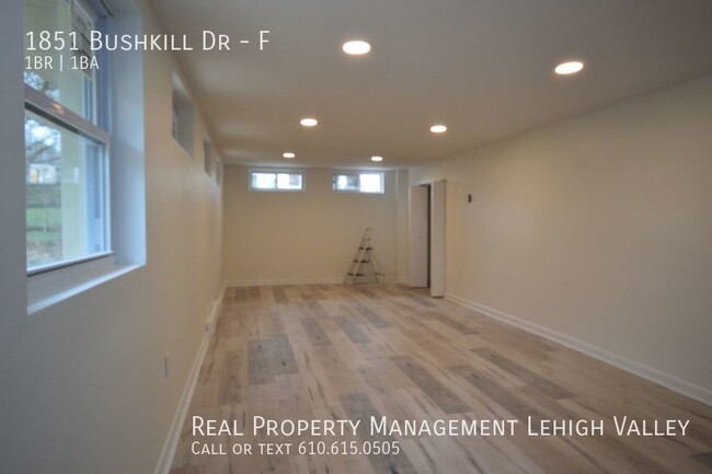 Building Photo - 1st Floor_Outdoor Patio_ 1 Bedroom 1 Full ...