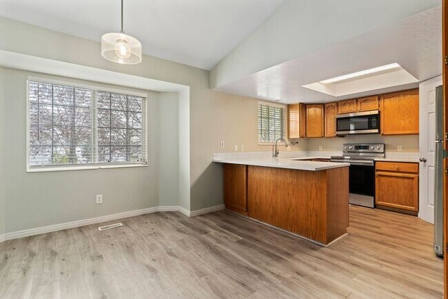 Building Photo - Amazing Single Family Home for Rent in Cen...