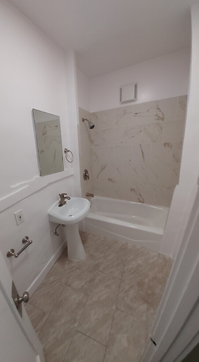 Foto del edificio - 1335 2nd St