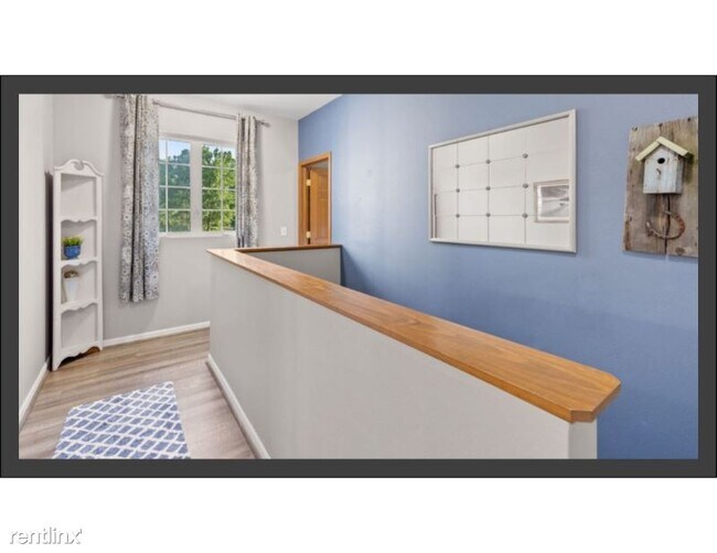 Building Photo - 758 Bridlewood Dr