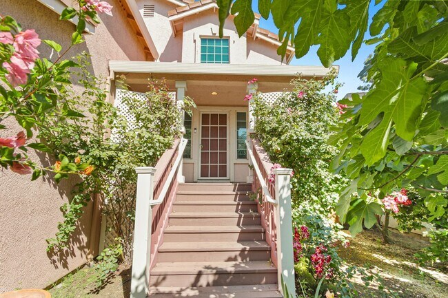 Foto del edificio - 3 Bedroom in Mace Ranch