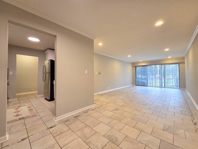 Building Photo - 5001 Carriage Way Dr