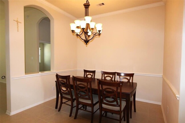 Foto del edificio - 2515 Golfcrest Dr