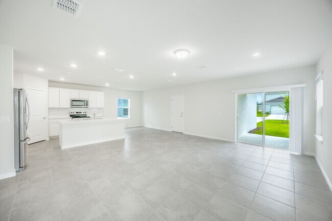 Foto del edificio - Brand New Beautiful 5 bed/ 3 Bath For Rent...