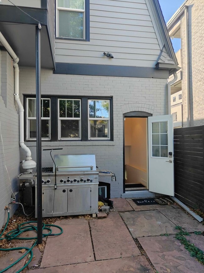 Building Photo - 544 N Logan St
