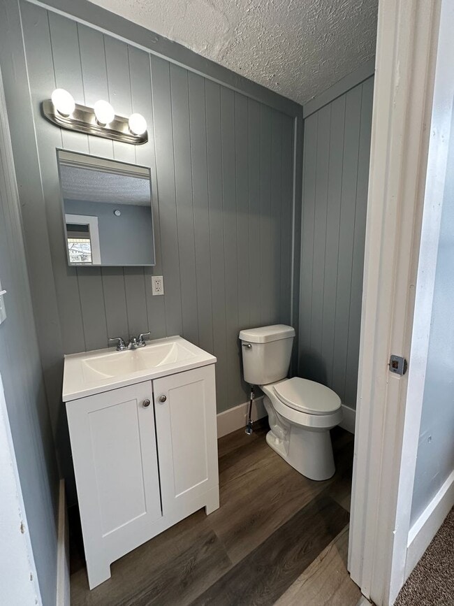 Building Photo - 1528 16th St NE