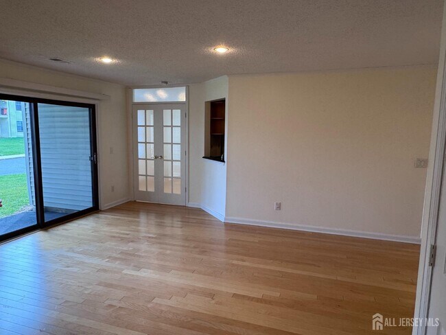 Building Photo - 1706 Pebble Pl