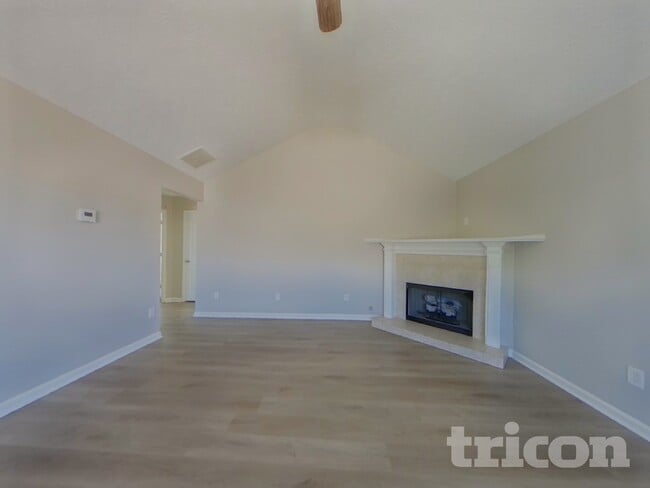 Building Photo - 225 Victoria Blvd