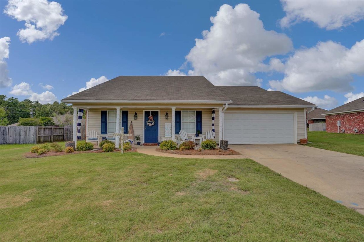 Primary Photo - 203 Crosscreek Dr