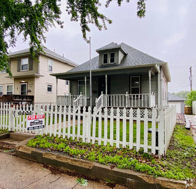 Building Photo - 1121 S Dakota Ave