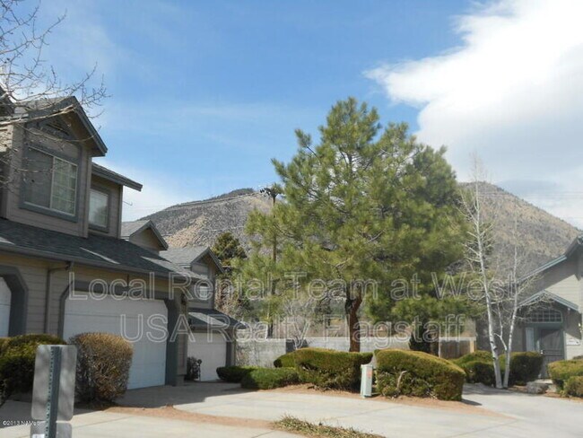 Building Photo - 4060 E Village Cir