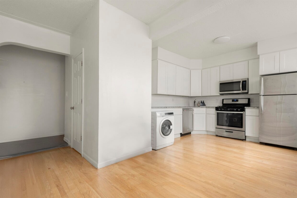 Foto principal - 76 Romaine Ave