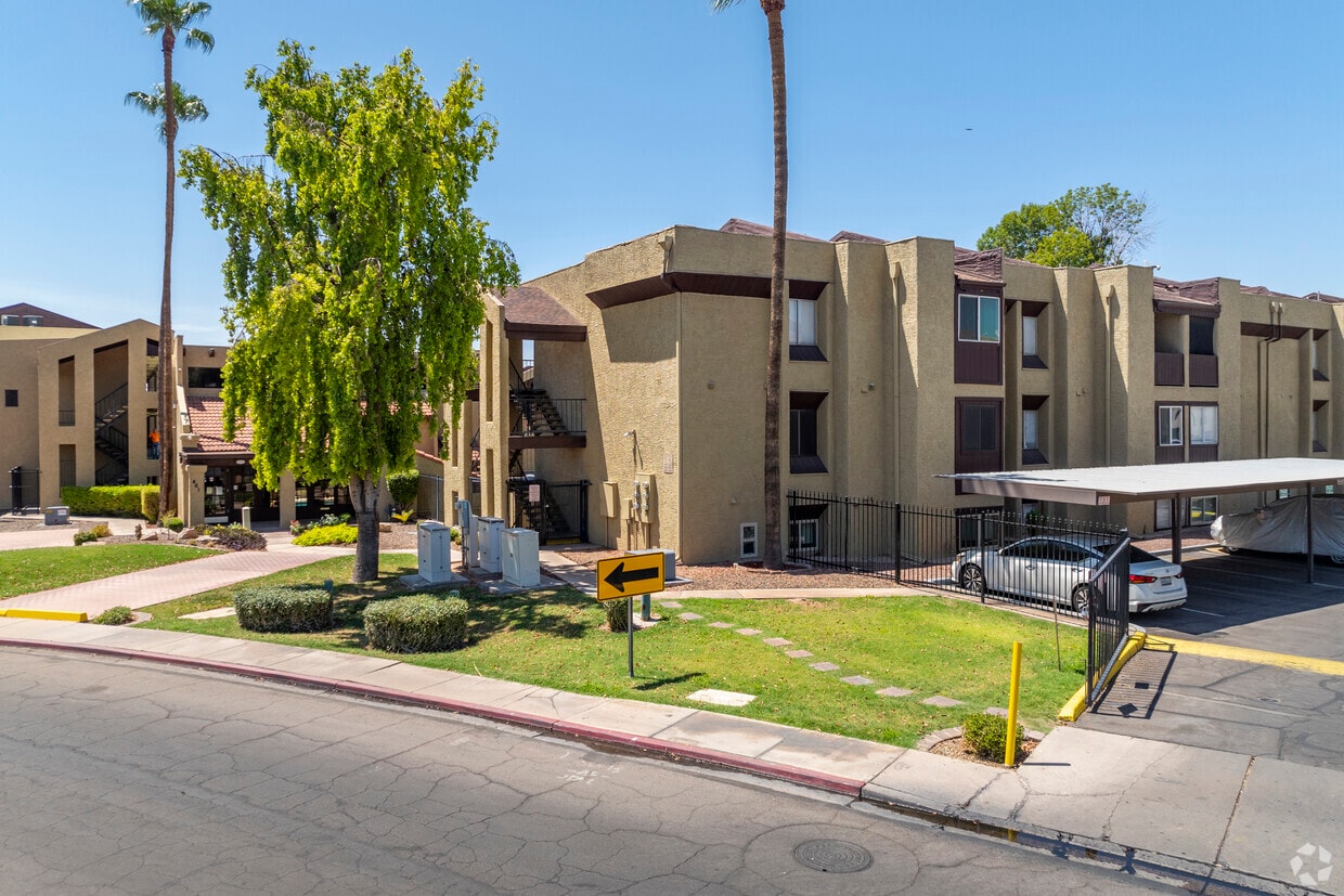 Primary Photo - Circle Tree Condominiums