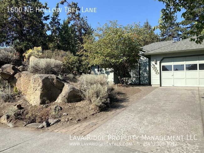 Foto del edificio - 1600 NE Hollowtree Ln