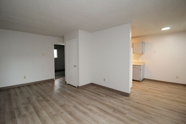 Building Photo - 5704 SW Beaverton Hillsdale Hwy