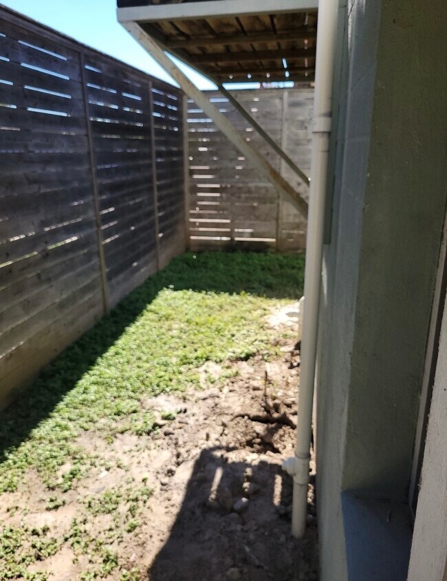 Foto del edificio - 6918 Irvington Blvd