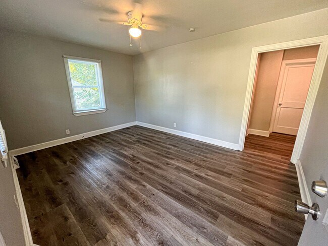 Foto del edificio - Charming bungalow 2 Bedrooms, 1 Bathroom in Winston Salem