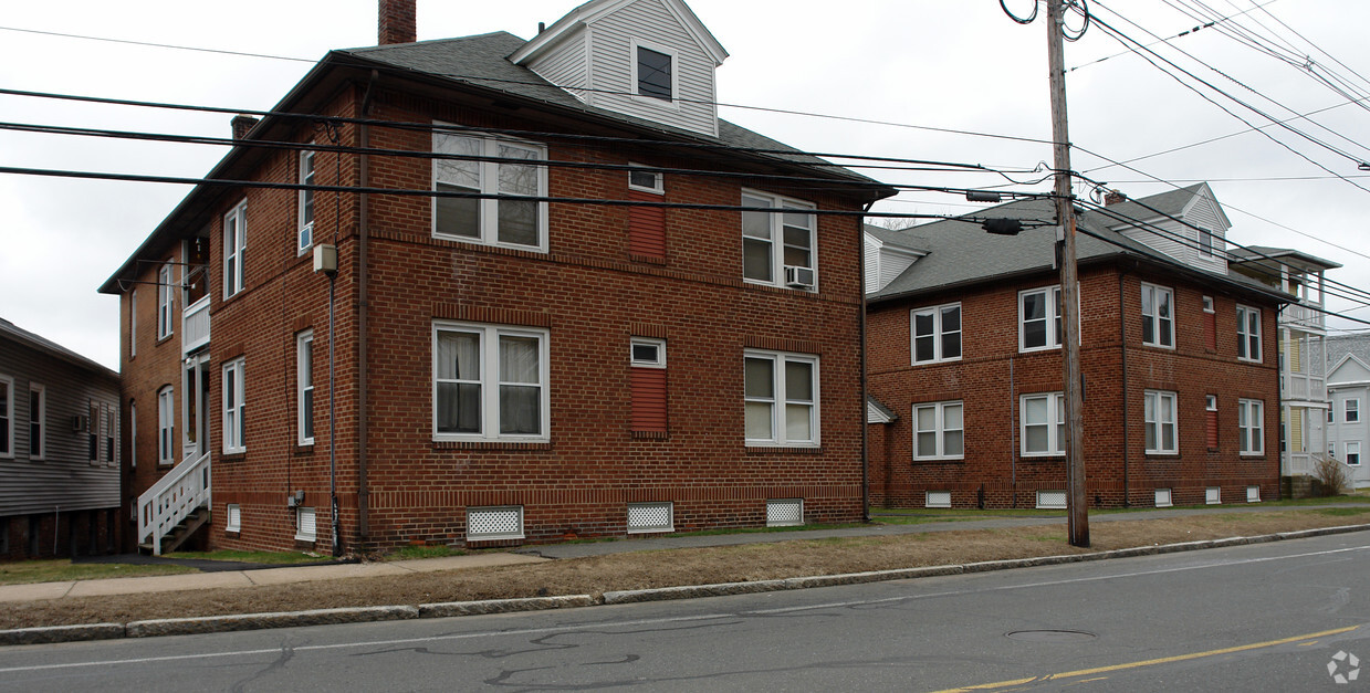 Building Photo - 898-902 Main St