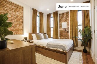 Building Photo - Room in Shared 3 bed/2 bath home