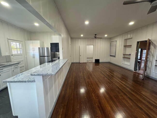 Foto del edificio - Remodeled unit in Durham.