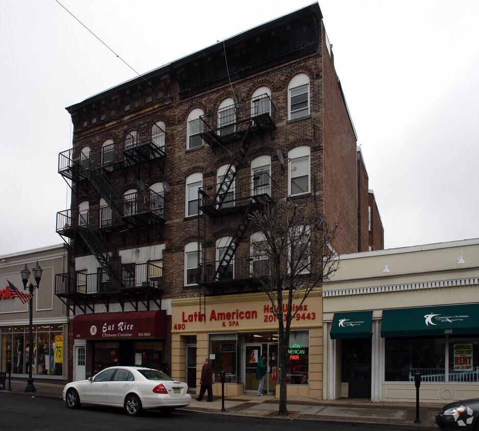 Building Photo - 490 Broadway