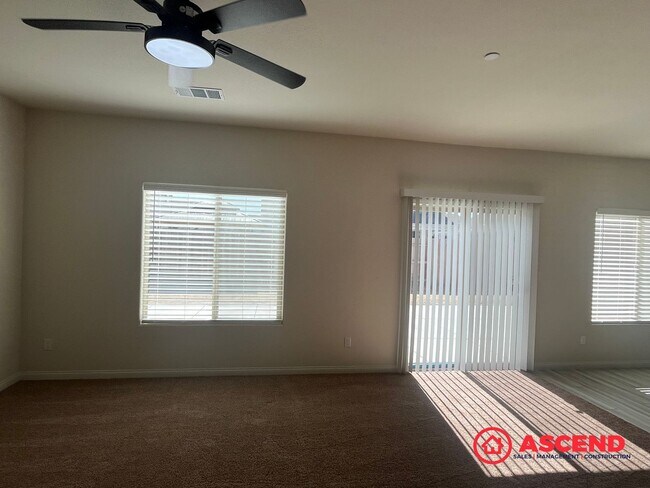 Foto del edificio - Stunning 4 Bedroom Home In The Southwest!