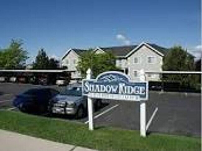 Building Photo - 3 Bedroom Top Floor Orem Condo w Awesome Amenities!