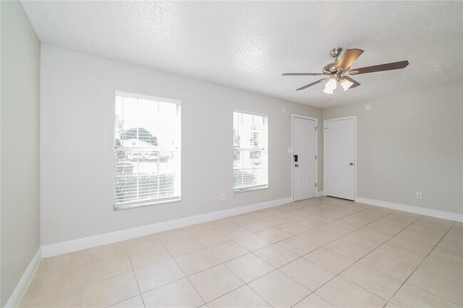 Foto del edificio - 1829 Columbine Dr