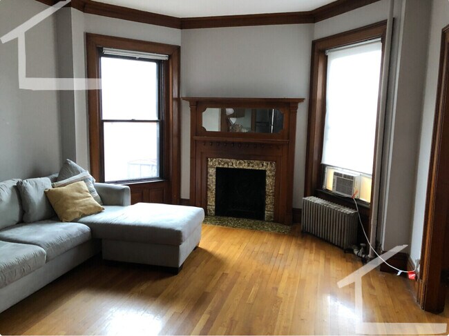 Building Photo - 849 Beacon St