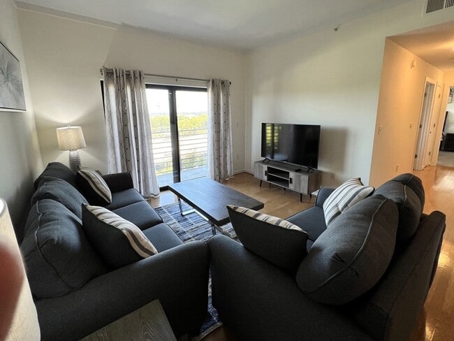 Building Photo - 715 N Church St