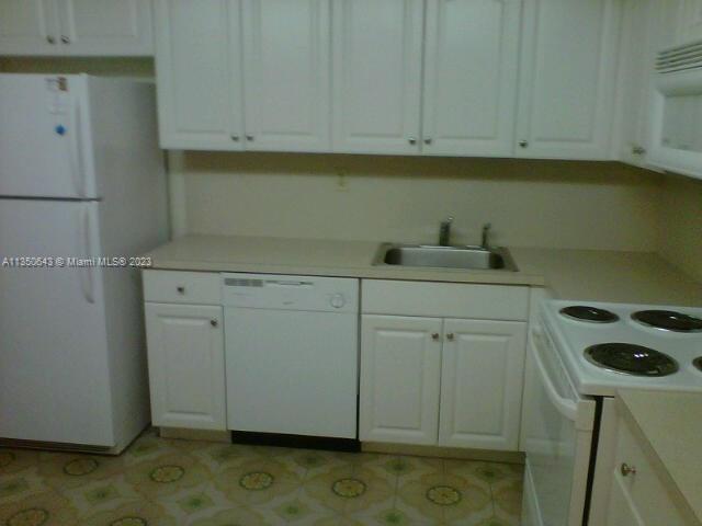 Building Photo - 18071 Biscayne Blvd