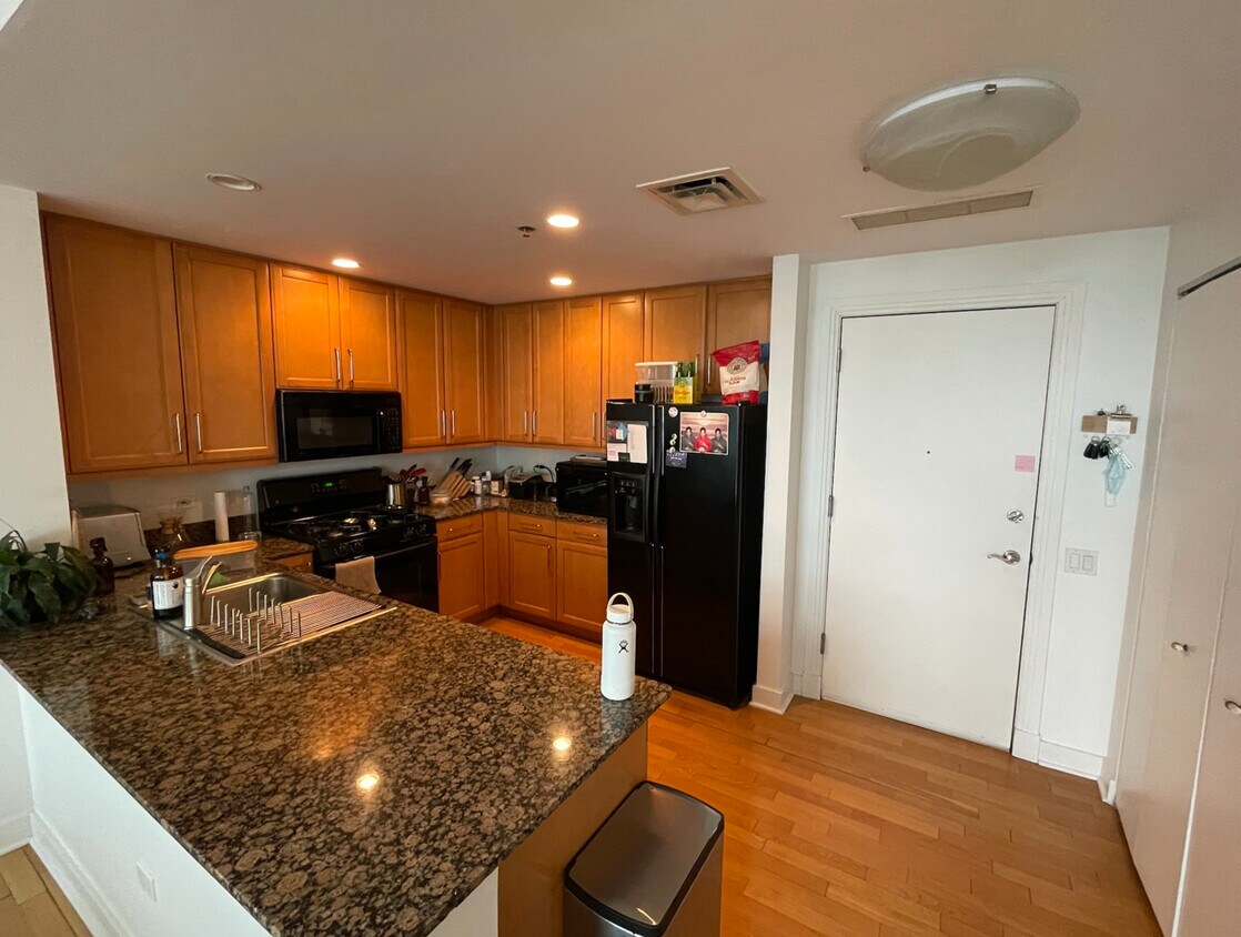 Foto principal - 250 E Pearson St