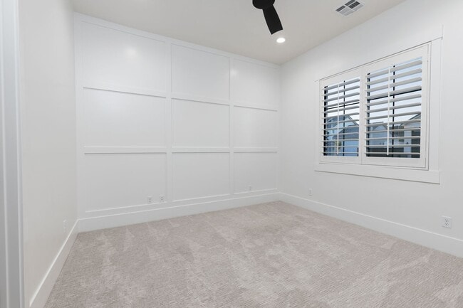 Foto del edificio - 6 bed / 4 bath / 3 car garage custom home in Pecan Valley