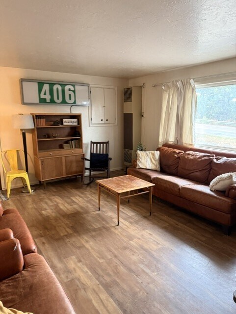 Building Photo - 135 Ridgeway Dr