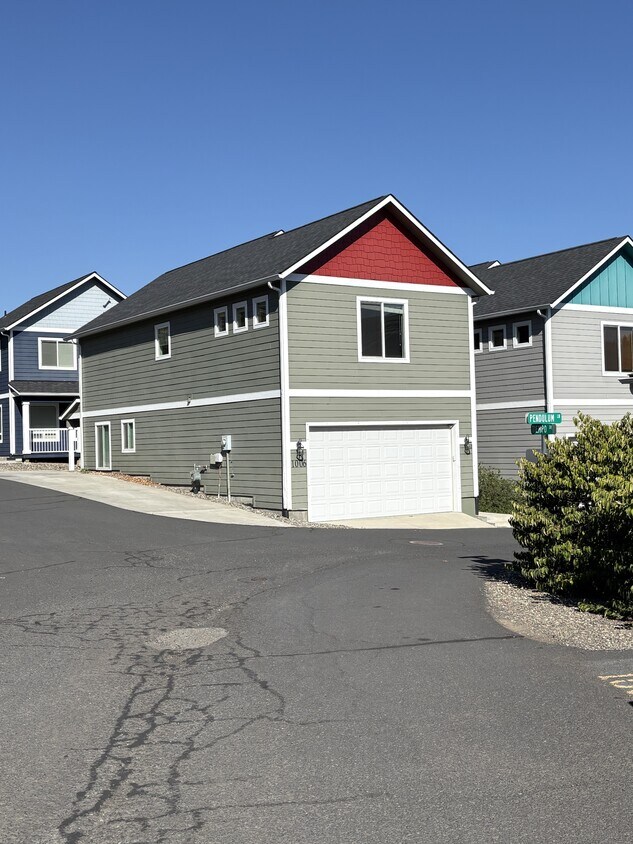 Building Photo - 1006 Pendulum Ln