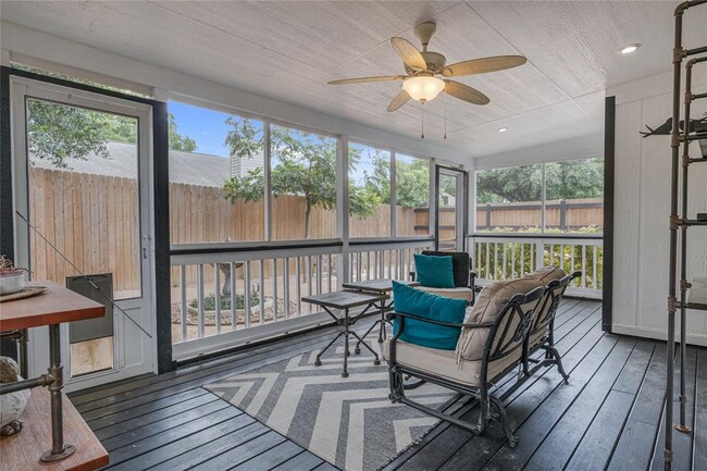 Building Photo - 9831 Briar Ridge Dr