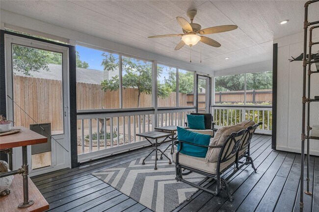 Foto del edificio - 9831 Briar Ridge Dr